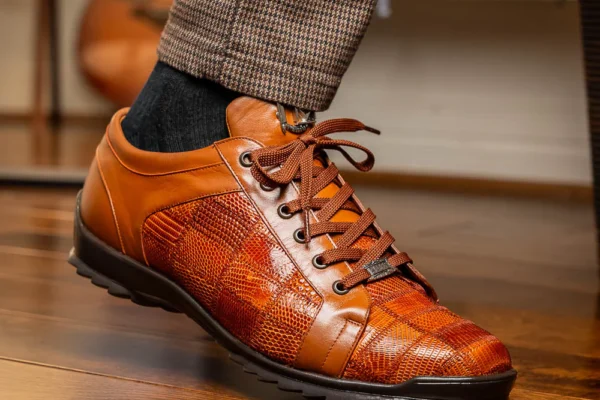 bari-lizard-patch-sneaker-cognac-on-foot-web-2